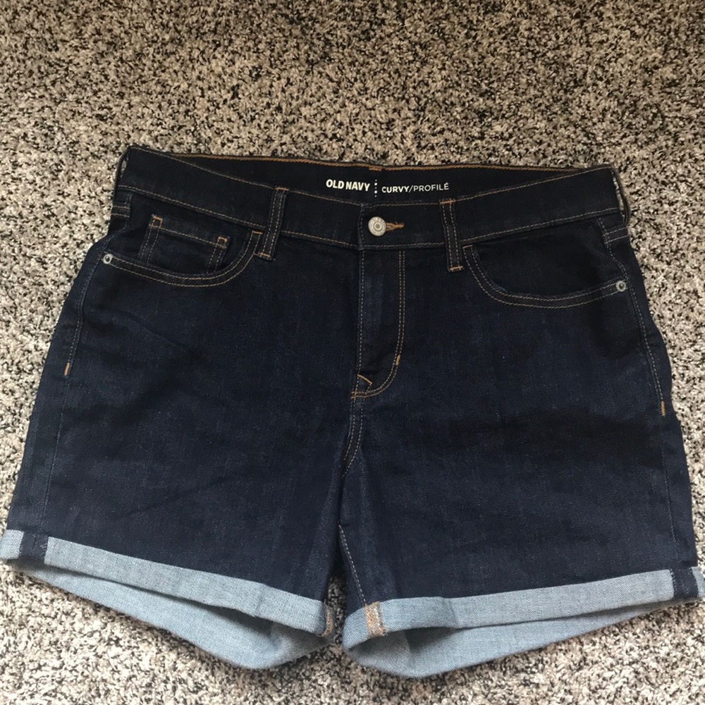 Old Navy, dark washed curvy jean shorts! Size 8